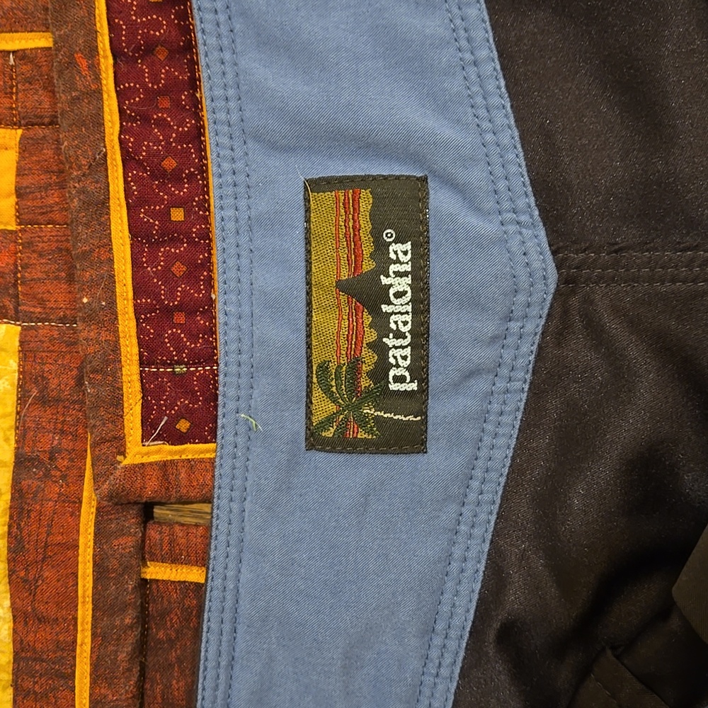 Patagonia Women's Extra Special Pantaloha's Purplish Brown Capri Pants - Picture 6 of 9